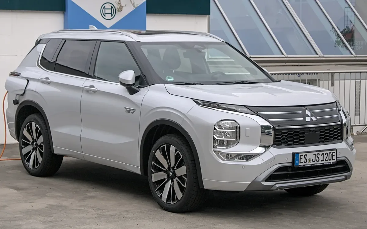 Mitsubishi Outlander 2021-now