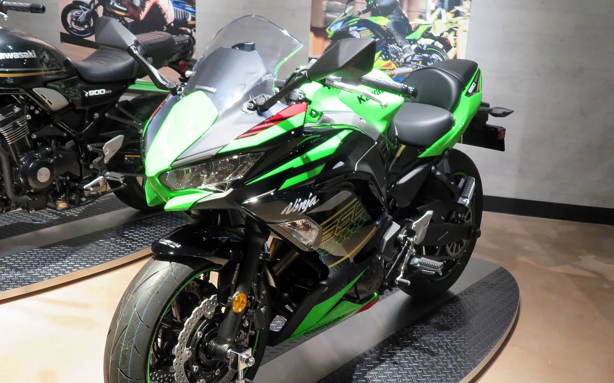 Kawasaki Er6