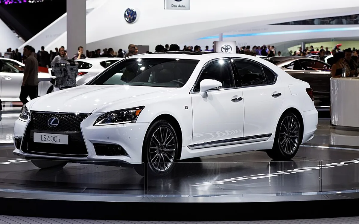 Lexus LS