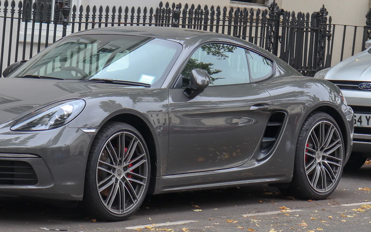 Porsche 718 Cayman Gt4
