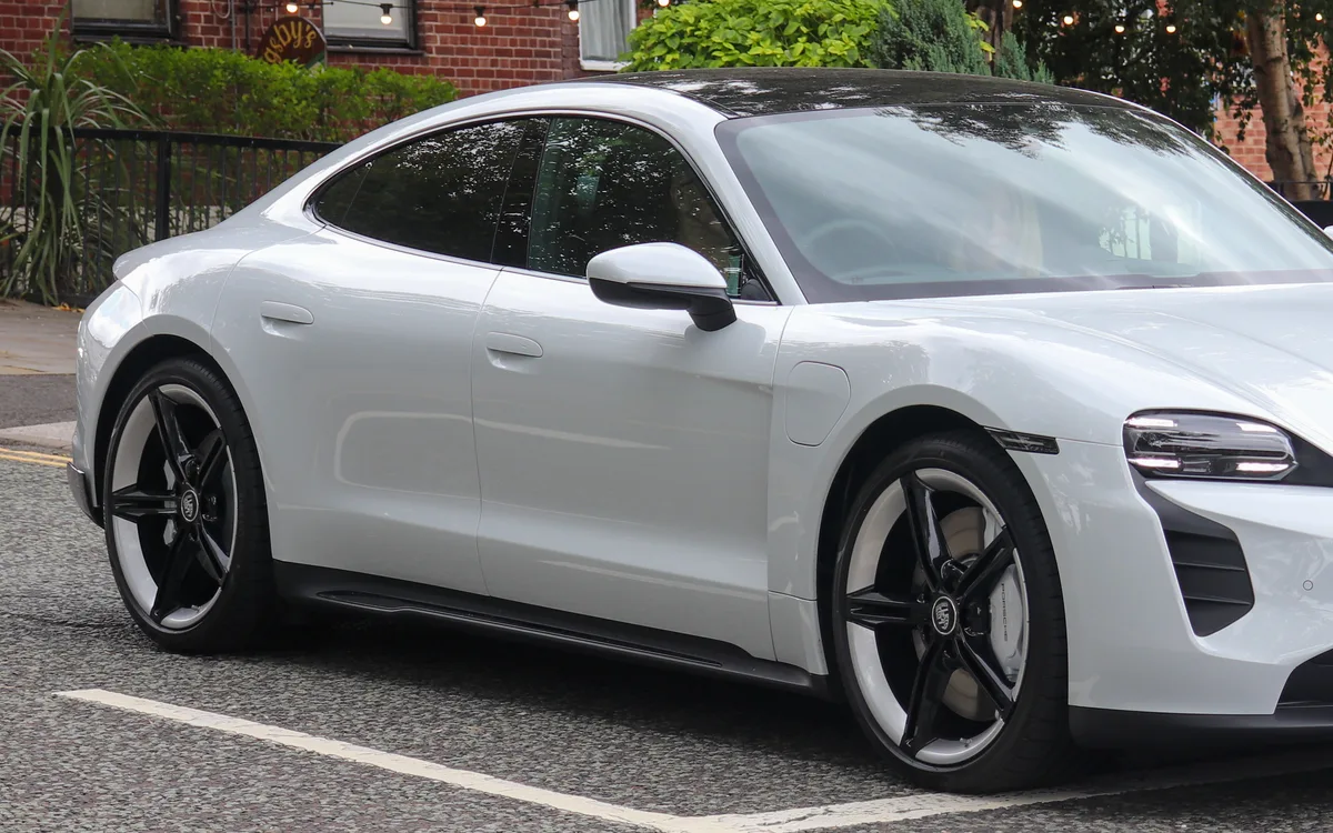 Porsche Taycan 4S 93kwh